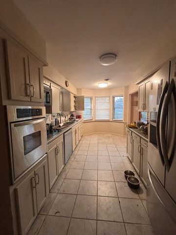922 British Boulevard, Grand Prairie, TX 75050