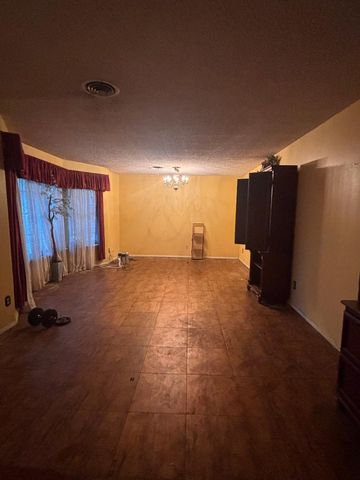 922 British Boulevard, Grand Prairie, TX 75050