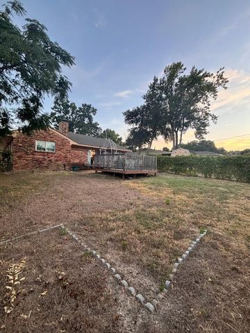 922 British Boulevard, Grand Prairie, TX 75050