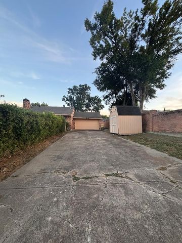 922 British Boulevard, Grand Prairie, TX 75050