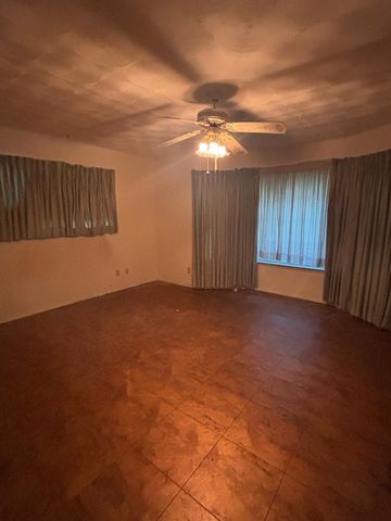 922 British Boulevard, Grand Prairie, TX 75050