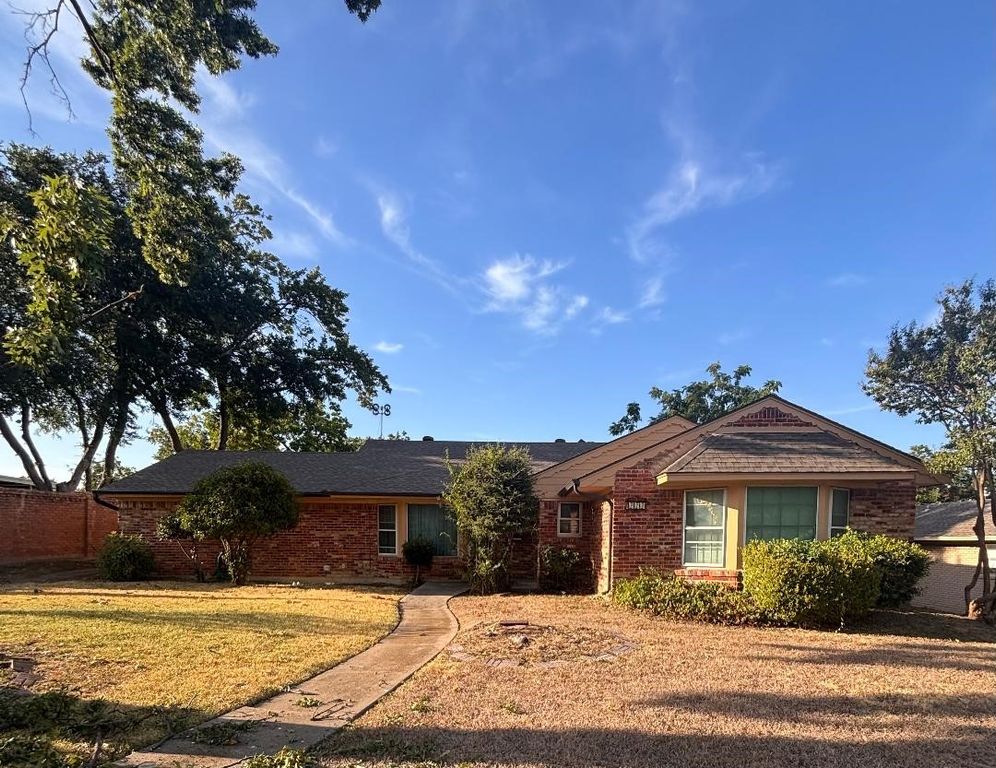 922 British Boulevard, Grand Prairie, TX 75050