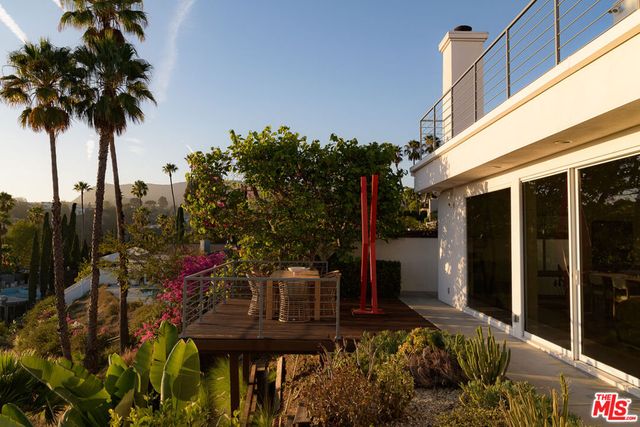 5502 Tuxedo Terrace, Los Angeles, CA 90068