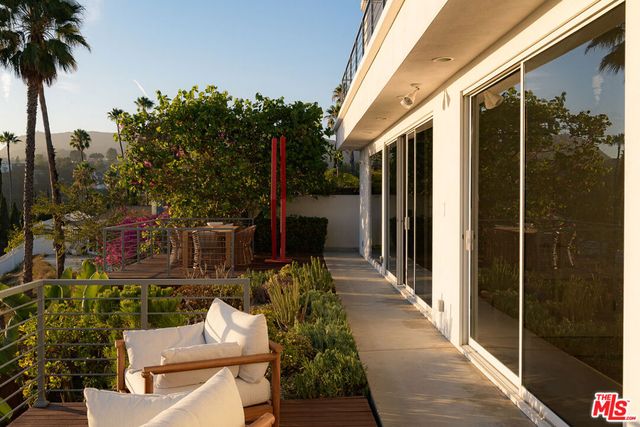 5502 Tuxedo Terrace, Los Angeles, CA 90068