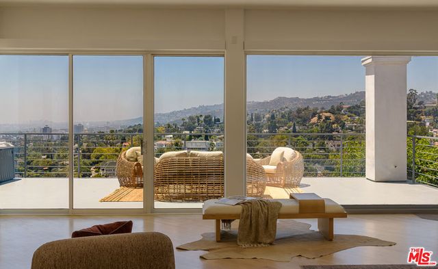5502 Tuxedo Terrace, Los Angeles, CA 90068