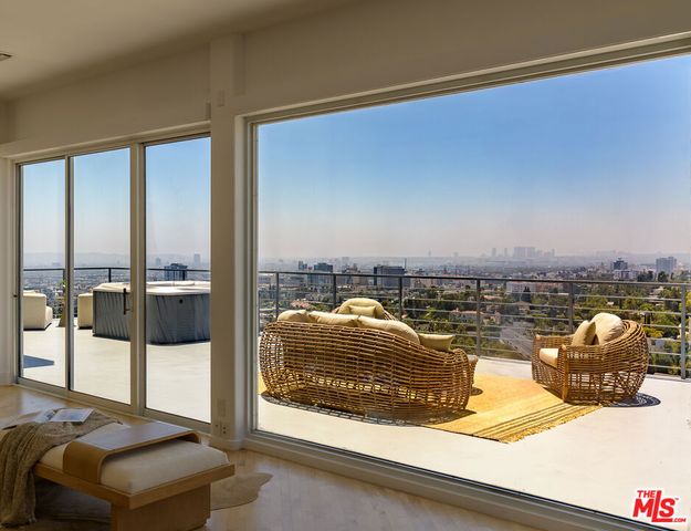 5502 Tuxedo Terrace, Los Angeles, CA 90068