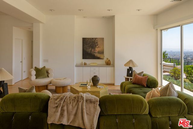 5502 Tuxedo Terrace, Los Angeles, CA 90068