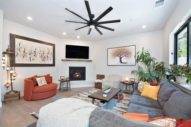 465 Miles Ct, Auburn, CA 95603