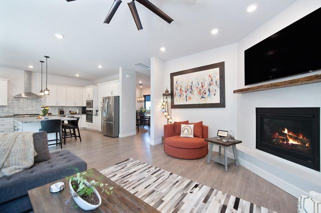 465 Miles Ct, Auburn, CA 95603