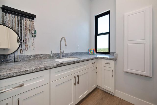 465 Miles Ct, Auburn, CA 95603