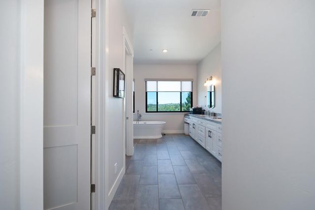 465 Miles Ct, Auburn, CA 95603