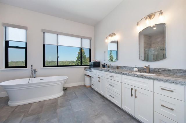 465 Miles Ct, Auburn, CA 95603