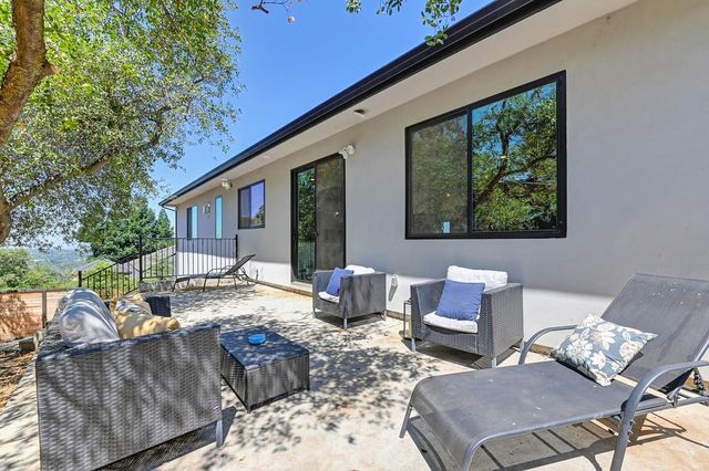 465 Miles Ct, Auburn, CA 95603