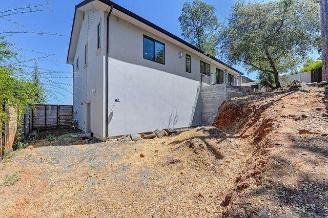 465 Miles Ct, Auburn, CA 95603