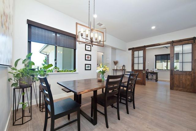 465 Miles Ct, Auburn, CA 95603