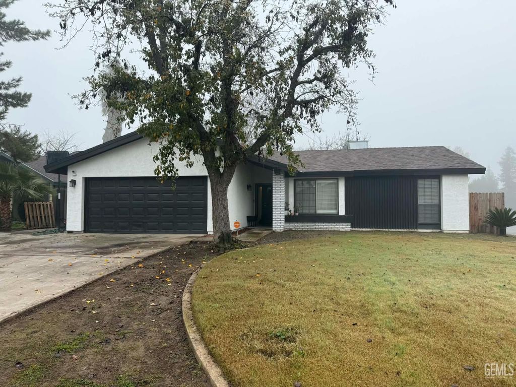 7517 Hachita Court, Bakersfield, CA 93309