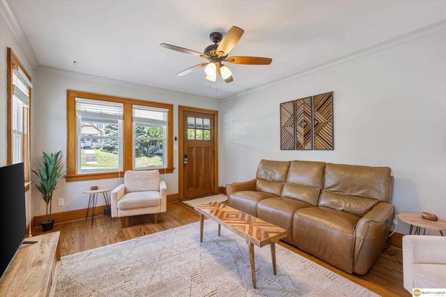 907 S 41st Street, Omaha, NE 68105