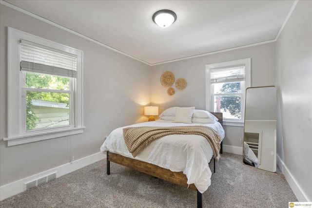 907 S 41st Street, Omaha, NE 68105