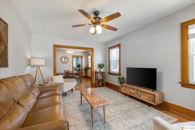 907 S 41st Street, Omaha, NE 68105