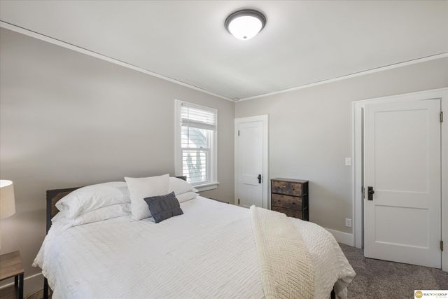 907 S 41st Street, Omaha, NE 68105
