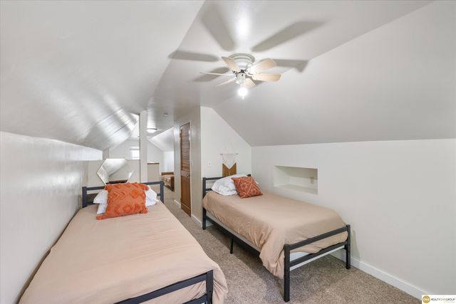 907 S 41st Street, Omaha, NE 68105