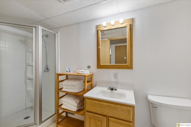 907 S 41st Street, Omaha, NE 68105