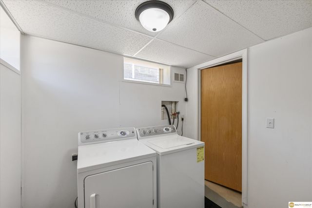 907 S 41st Street, Omaha, NE 68105