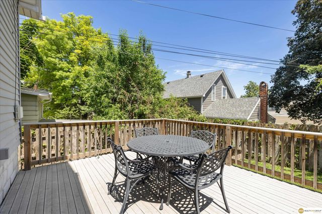 907 S 41st Street, Omaha, NE 68105
