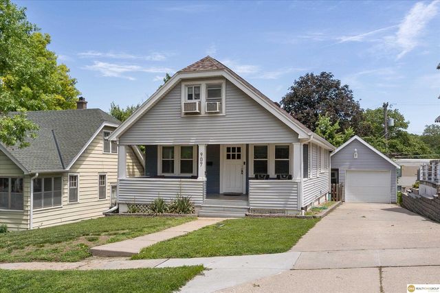 907 S 41st Street, Omaha, NE 68105