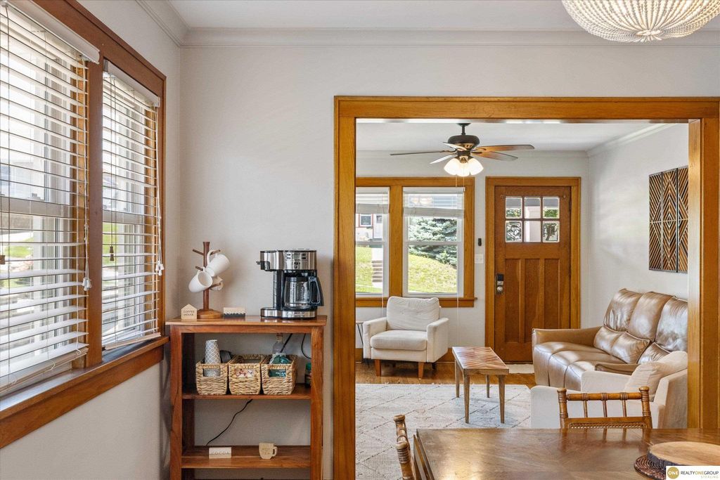 907 S 41st Street, Omaha, NE 68105