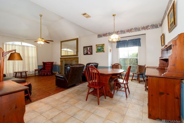 11918 Spring Meadow Dr, Baton Rouge, LA 70818