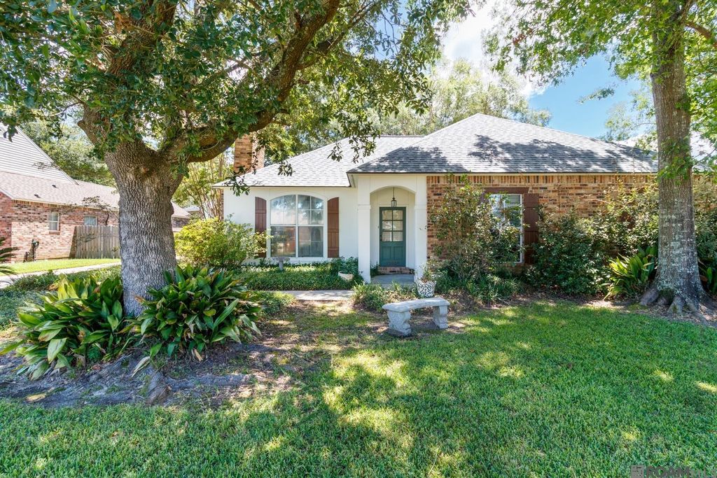 11918 Spring Meadow Dr, Baton Rouge, LA 70818