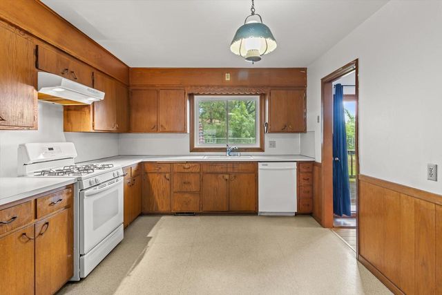 418 S Braun AVENUE, Jefferson, WI 53549