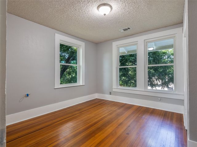 1114 W Congress Street, Denton, TX 76201