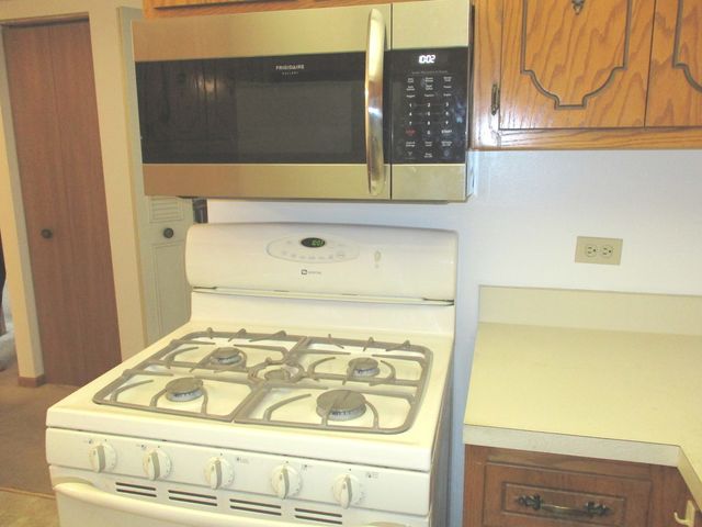 10532 Ridge Cover Drive 27A, Chicago Ridge, IL 60415