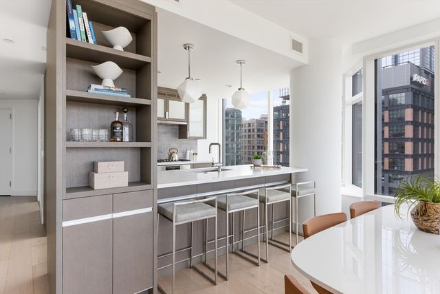 100 Lovejoy Wharf 14D, Boston, MA 02114