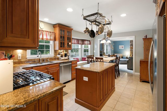 4 Scarlet Oak Court, Jackson, NJ 08527