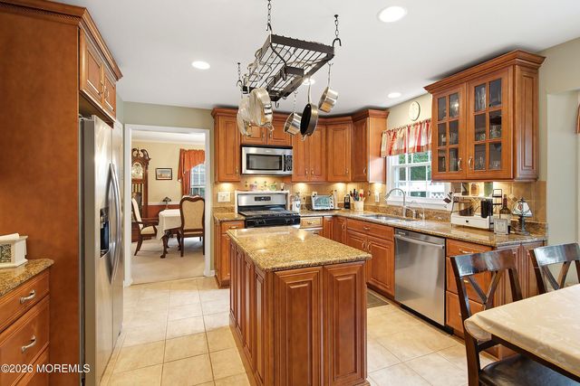4 Scarlet Oak Court, Jackson, NJ 08527