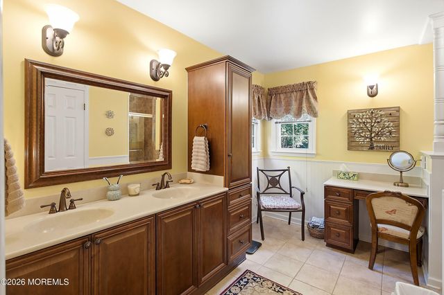 4 Scarlet Oak Court, Jackson, NJ 08527