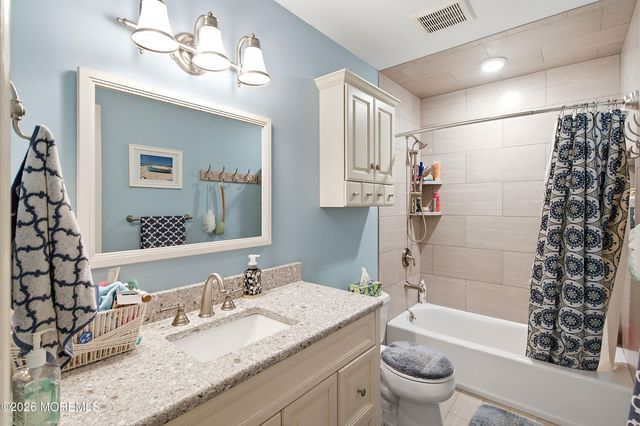 4 Scarlet Oak Court, Jackson, NJ 08527