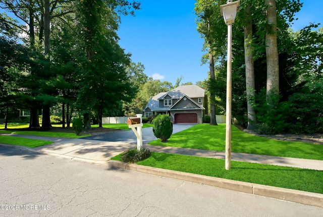 4 Scarlet Oak Court, Jackson, NJ 08527