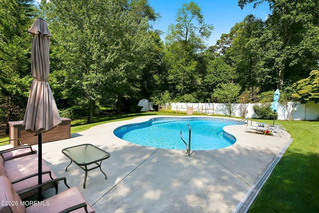 4 Scarlet Oak Court, Jackson, NJ 08527