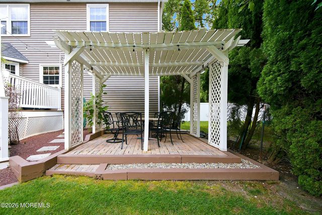 4 Scarlet Oak Court, Jackson, NJ 08527