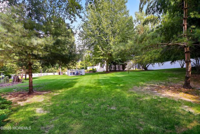 4 Scarlet Oak Court, Jackson, NJ 08527