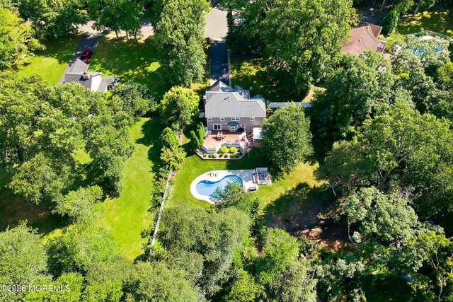 4 Scarlet Oak Court, Jackson, NJ 08527