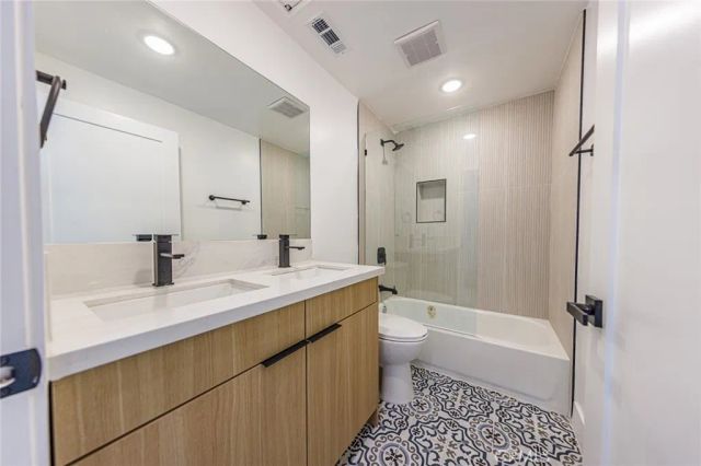 1065 S Corning Street A, Los Angeles, CA 90035