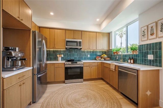 1065 S Corning Street A, Los Angeles, CA 90035