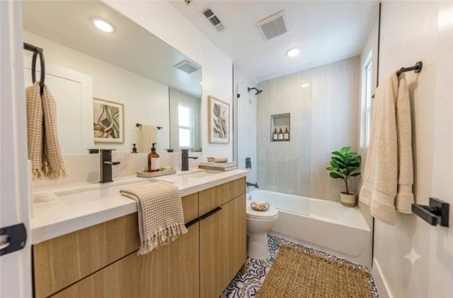1065 S Corning Street A, Los Angeles, CA 90035