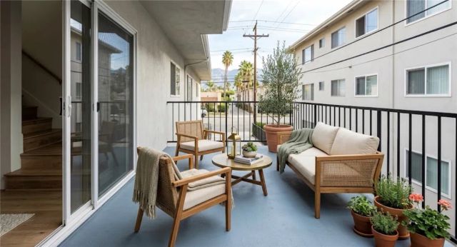 1065 S Corning Street A, Los Angeles, CA 90035