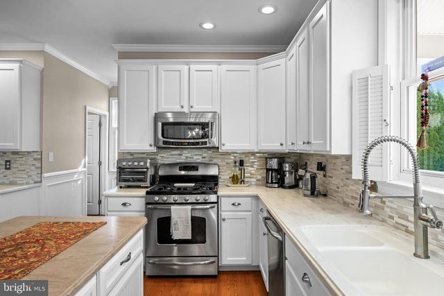 23 EDGEWATER DR, Hainesport, NJ 08036